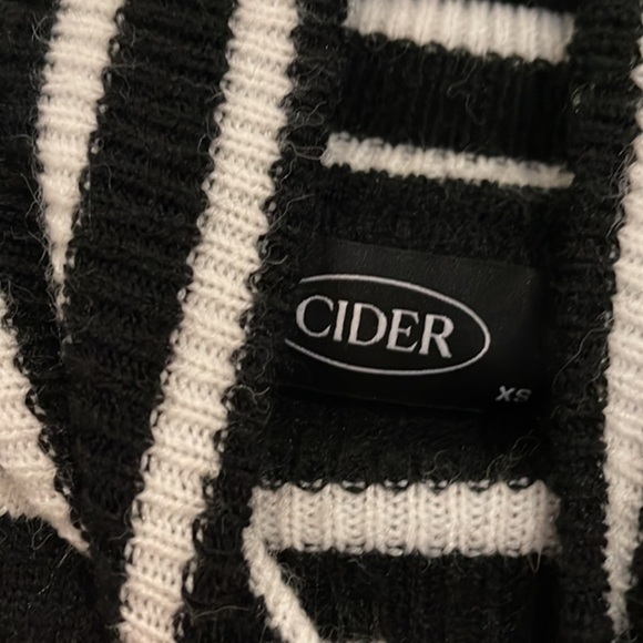 Stripe High Neck Oversized Crop Sweater 💕 - Picture 5 of 5